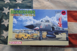 Dragon 4604 AGGRESSORS F-5E VFC-111 & F5F VFC-13